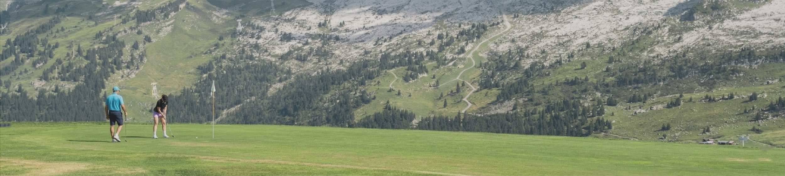 Enjoy a unique getaway at the Pierre Carrée Golf Course in Flaine with our accommodation offers, including exclusive discounts on your 18-hole green fees. Swing at 1,900 meters altitude in the Alps while taking advantage of preferential rates for an unforgettable golfing experience.